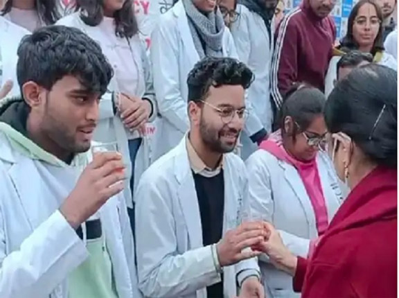 हरियाणा में MBBS स्टूडेंट्स की हड़ताल खत्म:3 दिन मंथन के बाद फैसला, बॉन्ड पॉलिसी में बदलाव से संतुष्ट; 54 दिन चला प्रदर्शन