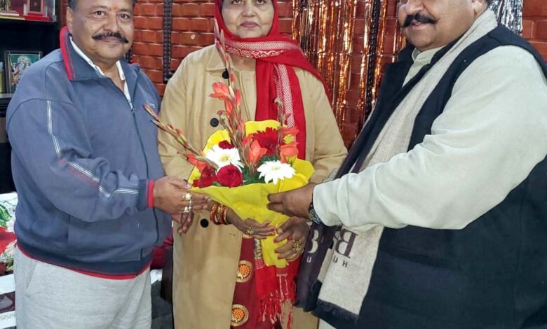 अखिल भारतीय ब्राह्मण सभा के राष्ट्रीय अध्यक्ष पं.सुरेन्द्र शर्मा बबली ने समाजसेवी ब्रह्म प्रकाश गोयल का स्वागत किया