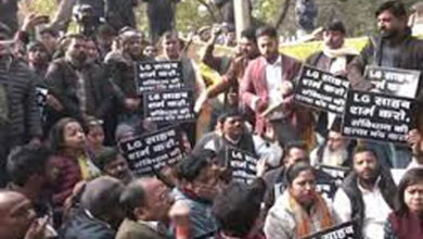 Controversy over mayor, deputy mayor escalates in Delhi: Hundreds of AAP workers gherao the LG office; BJP's picketing begins at Rajghat