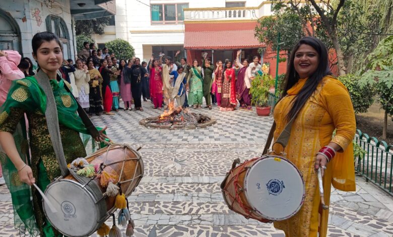 खजानी वूमैनस वोकेशनल इंस्टीट्यूट में मनाया गया लोहड़ी पर्व