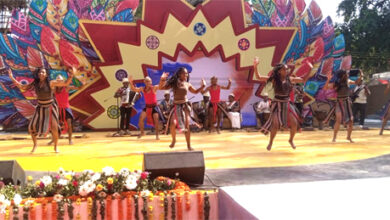 The dance of foreign artists won the applause of the audience.