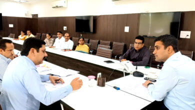 डीसी विक्रम सिंह ने की तालाबों के पुर्नउद्धार के लिए अमृत सरोवर योजना की समीक्षा