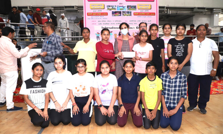 खेलों में आपसी विश्वास और बेहतर तालमेल का मिलता है प्लेटफार्म : एडीसी अपराजिता