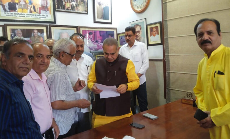 Punjabi community submitted memorandum to Moolchand