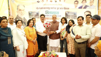 केंद्रीय मंत्री कृष्णपाल गुर्जर ने शनिवार को मेवला महाराजपुर में देश के सबसे पहले स्टेनलेस स्टील रेलवे फुट ओवरब्रिज का किया शिलान्यास