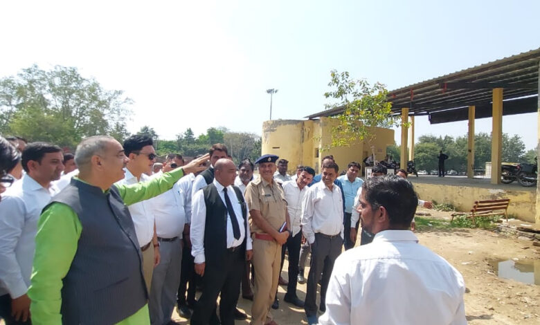 Cabinet Minister Moolchand Sharma did surprise inspection of Ballabhgarh Mini Secretariat