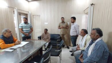 कैबिनेट मंत्री मूलचंद शर्मा ने किया मंडी पहुंचकर मार्केट कमेटी के कार्यालय का औचक निरीक्षण