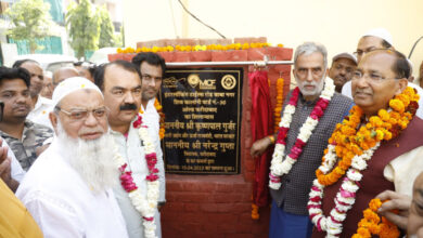 Union Minister of State Krishnapal Gurjar and MLA Narendra Gupta laid the foundation stone of interlocking tiles road to be built at a cost of 67 lakhs.