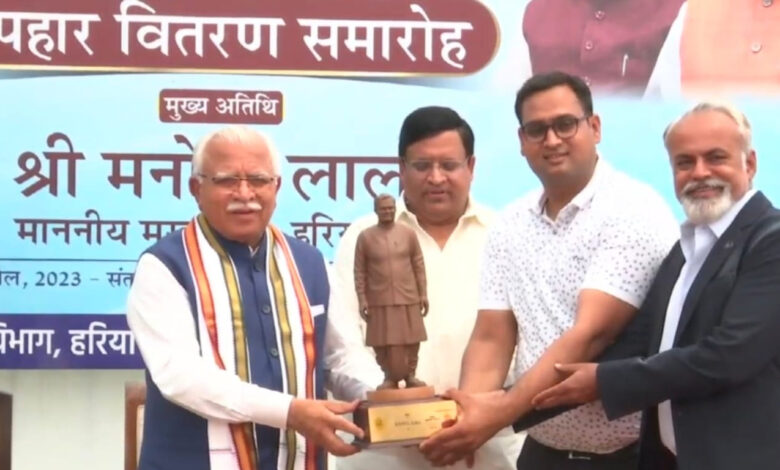मुख्यमंत्री उपहार योजना का पहला चरण रहा सफल, मुख्यमंत्री के साथ रहे पूर्व कैबिनेट मंत्री विपुल गोयल