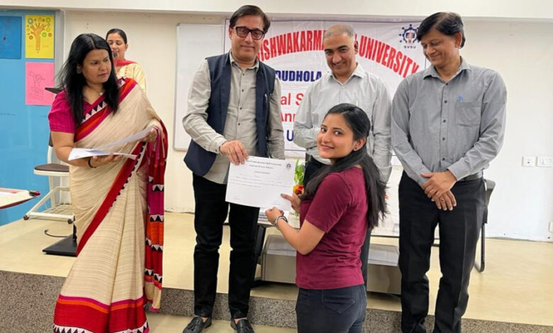 रक्तदान जीवन बचाने का पुनीत प्रयास: डॉ. नेहरू
