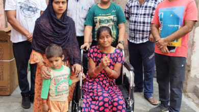 जनकल्याण सेवा संगठन ने बुजुर्ग महिला को ट्राईसाईकिल भेंट की