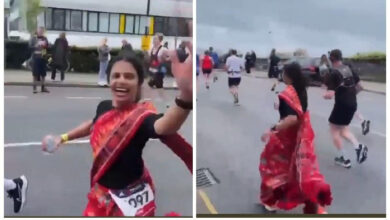 ब्रिटेन में भारतीय महिला ने संबलपुरी साड़ी पहनकर मैराथन में लगाई दौड़