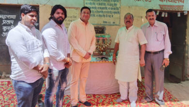 हनुमान जन्मोत्सव के उपलक्ष्य पर आयोजित भंडारे में ओल्ड फ़रीदाबाद पहुंचे युवा भाजपा नेता अमन गोयल