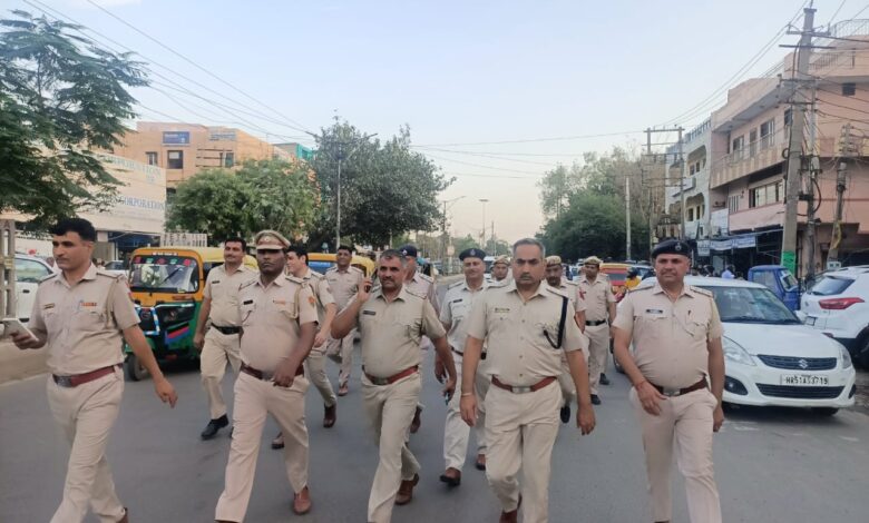 डीसीपी नरेंद्र कादियान ने पुलिस बल के साथ निकाला पैदल मार्च