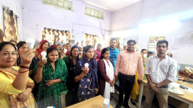 एडीसी अपराजिता ने ऊर्जा कुशल सौर पंप अपनाने के लिए किसानों को किया प्रेरित