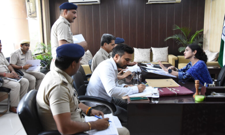 एडीसी अपराजिता की अध्यक्षता में हुई चिन्हित अपराध मामलों की समीक्षा बैठक