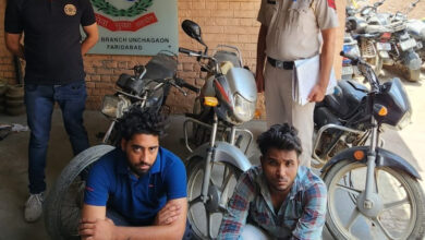 वाहन चोरी करने वाले दो आरोपियों को क्राइम ब्रांच ऊंचा गांव की टीम ने चोरी की मोटरसाइकिल सहित किया गिरफ्तार