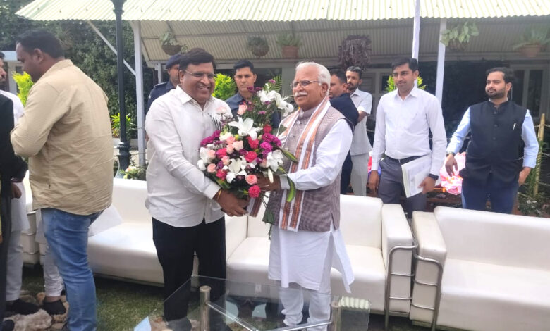 पूर्व उद्योग मंत्री विपुल गोयल ने ऑर्फनेज एज होम में छोटे बच्चों संग केक खिलाकर डिजिटल तरीके से मनाया मुख्यमंत्री मनोहर लाल खट्टर का 70वां जन्मदिवस