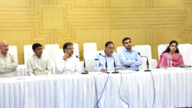 जिला लोक संपर्क एवं परिवार समिति की बैठक में 6 शिकायतों को किया फाइल वहीं 5  शिकायतें रखी है पेंडिंग:  मंडलायुक्त फरीदाबाद विकास यादव
