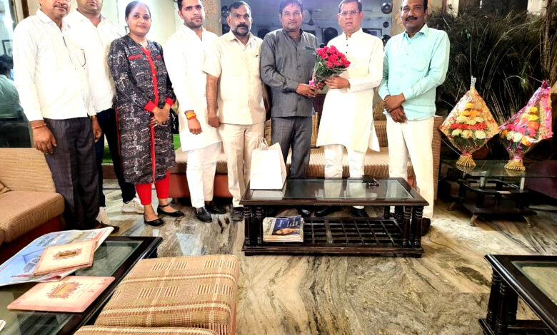 Newly appointed Mandal president took blessings from MLA Rajesh Nagar