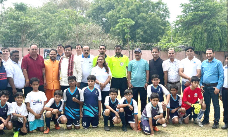 हम्रो स्वाभिमान ट्रस्ट के तत्वाधान में आयोजित पहले गोरखा कप फुटबॉल टूर्नामेंट में बतौर मुख्यातिथि पहुँचे पूर्व उद्योग मंत्री विपुल गोयल