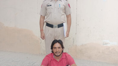 गांजा तस्करी के मामले में 2 साल से फरार चल रहे ₹5000 के मोस्ट वांटेड नौंवे आरोपी को अवैध हथियार सहित क्राइम ब्रांच 30 ने किया गिरफ्तार