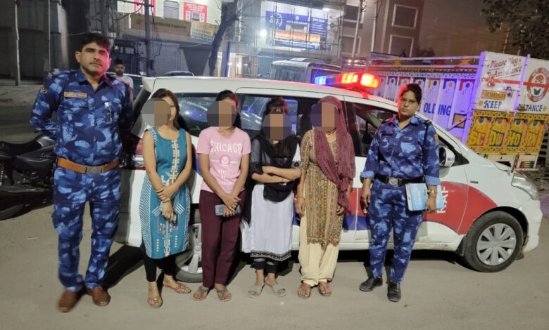 मां द्वारा डांटने पर 17 वर्षीय नाबालिक लड़की बिना बताए घर से निकली, पुलिस ने ढूंढकर सकुशल परिजनों तक वापिस पहुंचाई