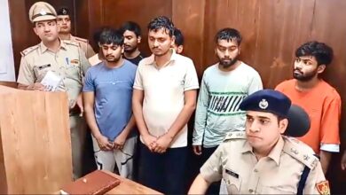 एयर इंडिया कम्पनी में नौकरी लगवाने के नाम पर लोगों के साथ साइबर ठगी की वारदात को अंजाम देने वाले गिरोह का पर्दाफाश करते हुए साइबर थाना बल्लभगढ़ ने गिरोह में शामिल 2 लड़कियों सहित 9 आरोपियों को किया गिरफ्तार