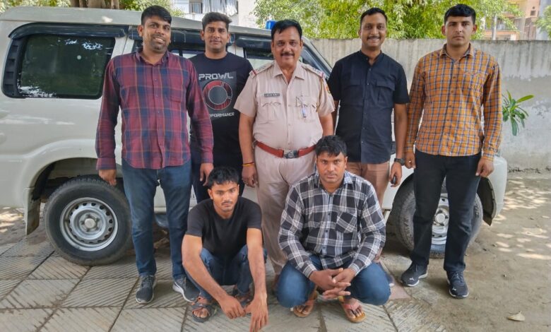 साइबर ठगी गिरोह के 2 आरोपियो को अवैध देसी कट्टा और 2 जिंदा रौंद सहित क्राइम ब्रांच 85 की टीम ने किया काबू