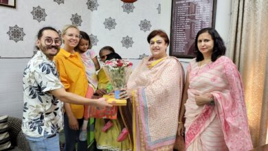 सेक्टर 15 स्थित शिशु गृह में दत्तक ग्रहण समारोह, कैनेडा के परिवार ने लिया बच्ची को गोद