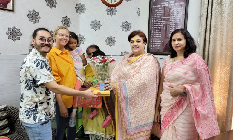 सेक्टर 15 स्थित शिशु गृह में दत्तक ग्रहण समारोह, कैनेडा के परिवार ने लिया बच्ची को गोद