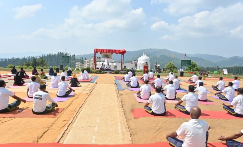 Indo Tibetan Police Border Force soldiers did yoga in the Himalayan valleys