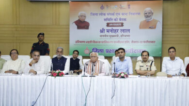 मुख्यमंत्री मनोहर लाल ने जिला लोक सम्पर्क एवं कष्ट निवारण समिति की बैठक में की जनसुनवाई