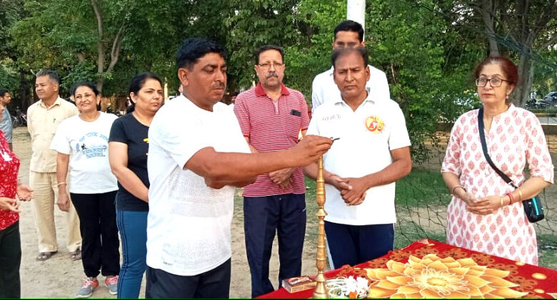 9वें अंतर्राष्ट्रीय योग दिवस की तैयारियां डीसी विक्रम सिंह के मार्ग आज से खेल परिसर में होगी तीन दिवसीय हुई शुरुआत