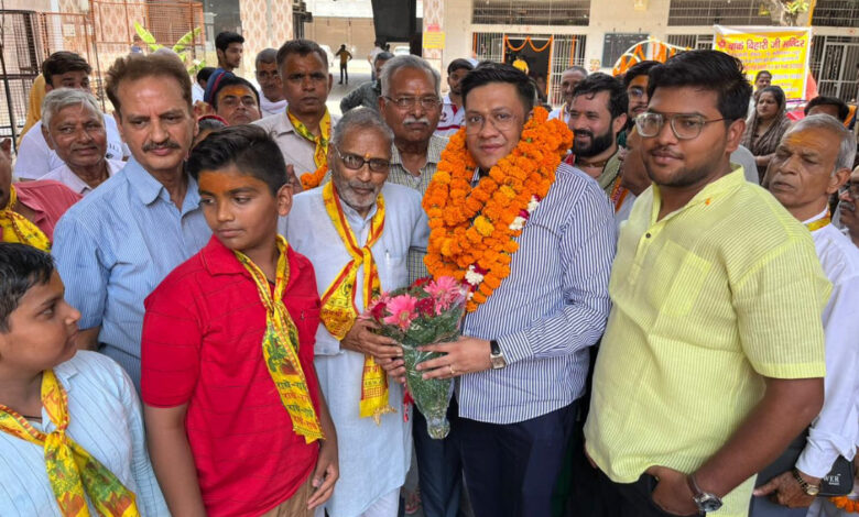 ढोल नगाड़ों और भण्डारे के आयोजन के साथ किया गया बांके बिहारी मंदिर में शिवलिंग को पुनः स्थापित, युवा भाजपा नेता अमन गोयल पहुँचे बतौर मुख्यातिथि