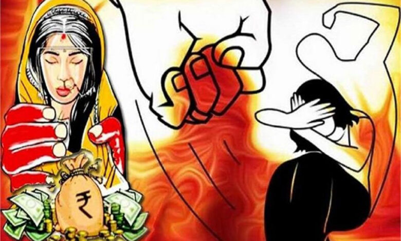 Dabua police arrested the husband and mother-in-law accused of dowry murder in the case of suicide due to harassment of in-laws