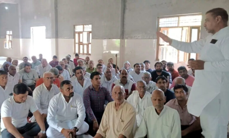 सड़क नहीं बनी तो मुख्यमंत्री रैली का होगा बहिष्कार
