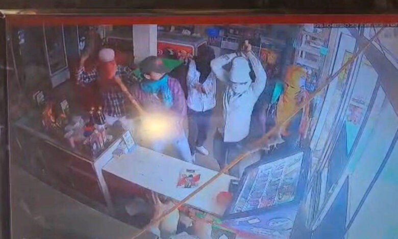 In Faridabad, a person was beaten to death with kicks and bribes, the neighbor was accused