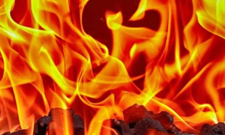 Fire broke out on the first and second floor of Kailash Jewelers in NIT Ek market, goods worth lakhs burnt to ashes