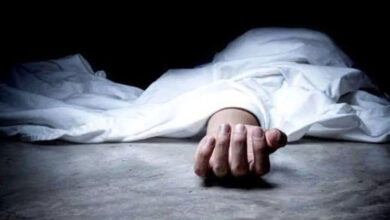 युवक के साथ होटल में पहुंची युवती का कमरे में मिला शव, गले पर रस्सी के निशान