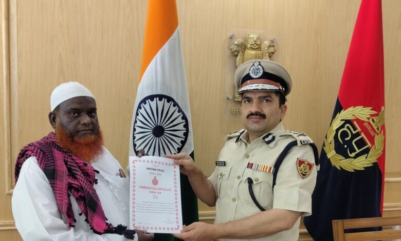 बाटा ऑटो स्टैण्ड पर लावारिस अवस्था में रोते हुए 6 वर्षीय लडके को शेख मोहम्मद की सहायता से थाना बीपीटीपी पुलिस टीम ने किया परिजनों के हवाले