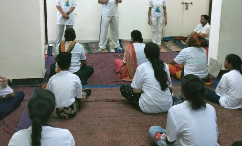 अंतरराष्ट्रीय योग दिवस पर बाल भवन के बच्चों ने दिखाया योग प्रदर्शन