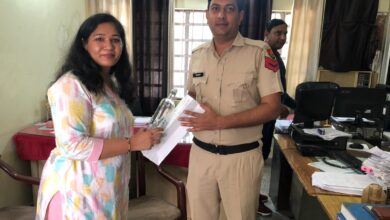 बून ने पर्यावरण दिवस पर गुरुग्राम पुलिस को कांच की 300 बोतलें भेंट कीं
