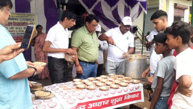 जिला रेडक्रॉस सोसाइटी द्वारा बाढ़ प्रभावित क्षेत्रों में लोगों के लिए उचित खाने की व्यवस्था का आयोजन: डीसी विक्रम सिंह