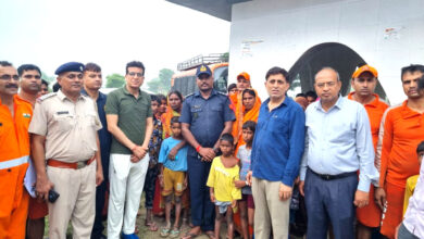 अमीपुर गांव में यमुना में फंसे 78 लोगों को रेस्क्यू कर शेल्टर होम पहुँचाया गया: डीसी विक्रम सिंह