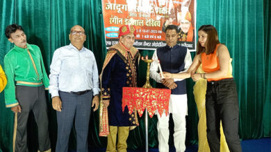 पृथला से विधायक नयनपाल रावत ने दीप प्रज्वलित कर किया शो का शुभारंभ