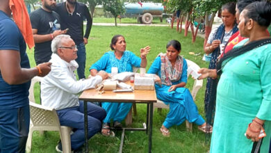 सीएमओ डॉ. विनय गुप्ता के पर्यवेक्षण में बाढ़ प्रभावित सभी गाँवों में स्वास्थ्य विभाग की 25 टीमें तैनात: डीसी विक्रम सिंह