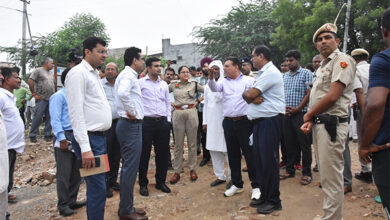 डीसी विक्रम सिंह ने किया प्रशासनिक व पुलिस अधिकारियों के साथ यमुना के जलस्तर का निरीक्षण