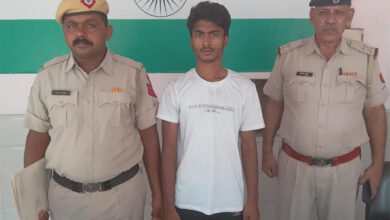 बटनदार चाकू सहित आरोपी को पुलिस चौकी सेक्टर 11 की टीम ने किया गिरफ्तार