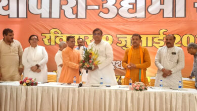 फरीदाबाद की सिरिंज से दुनिया को लग रही वैक्सीन - धनखड़